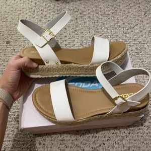 Soda sandals size 10 white